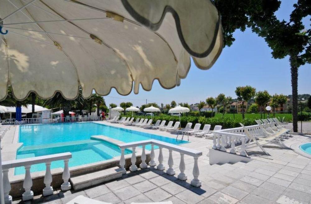 Camping Village Riviera Numana Εξωτερικό φωτογραφία